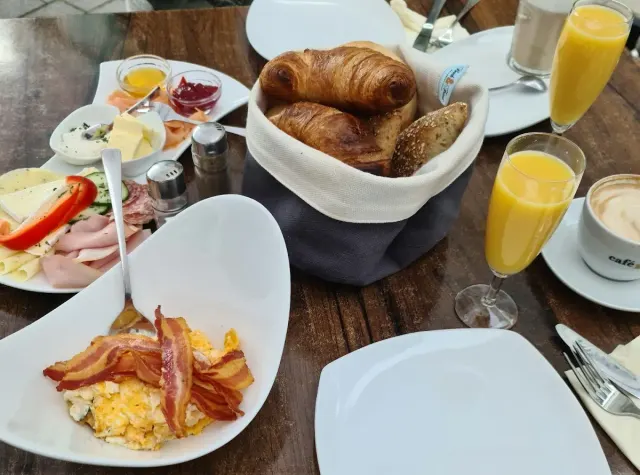 BookNoFees: Restaurace – Das kleine Kaffeehaus – Gevelsberg – Malá kavárna, foto 3