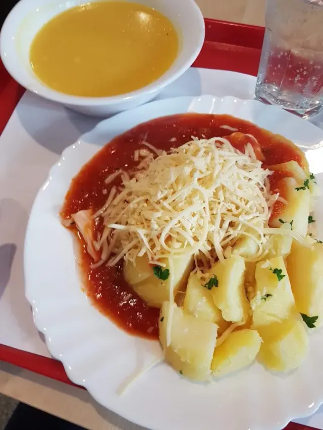 BookNoFees: Restaurace – City Cantina Square – Bratislava – Náměstí City Cantina, foto 2