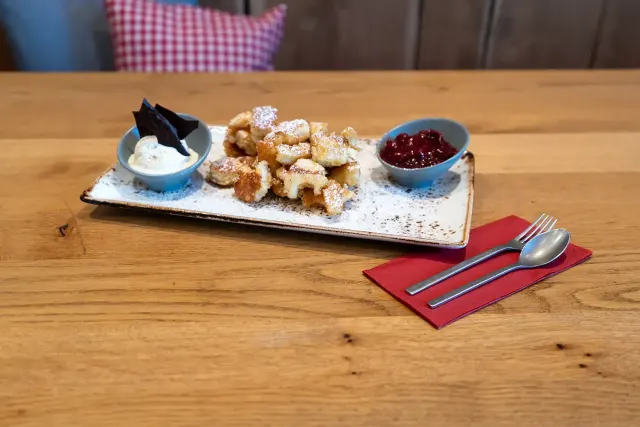 BookNoFees: Restaurace – Benediktiner Wirtshaus – Attendorn – Benediktinská hospoda, foto 2