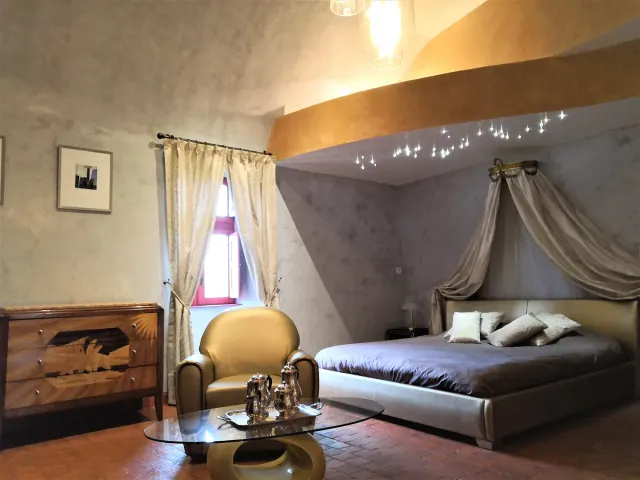 BookNoFees: Zámek La Servayrie – Apartmá Apollon – Mouret