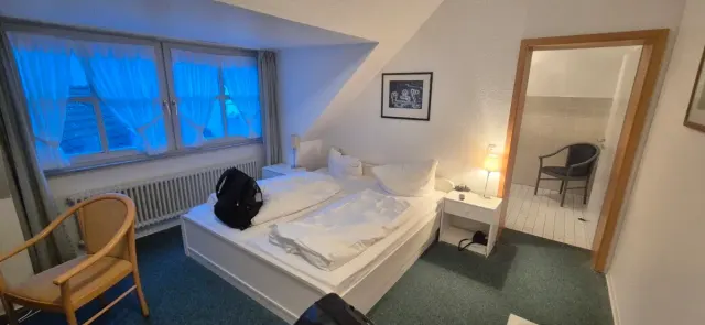 BookNoFees: Restaurace – Alte Linden – Altena – Staré lípy, foto 3