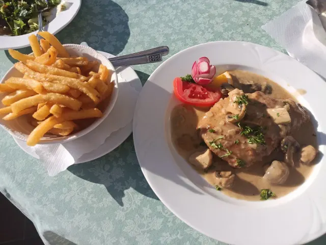 BookNoFees: Restaurace – Alte Linden – Altena – Staré lípy, foto 2