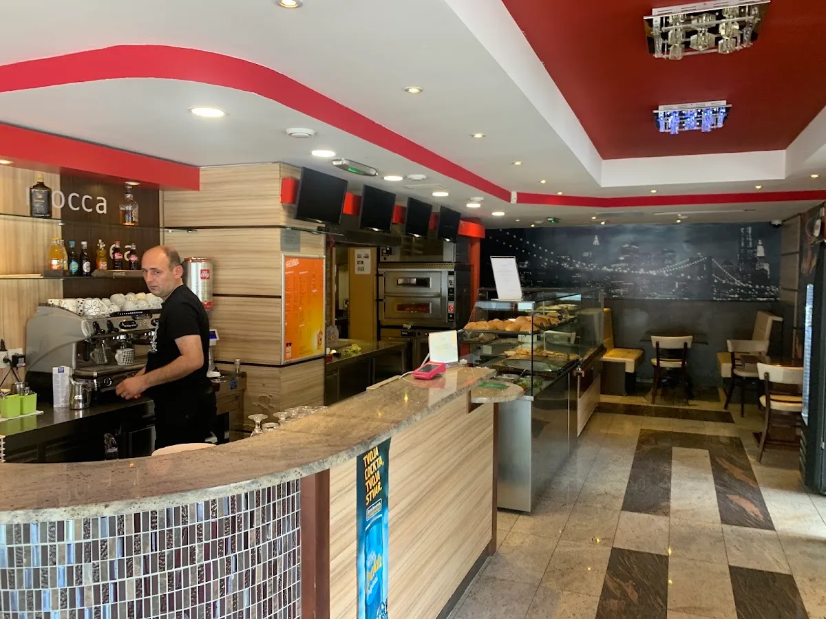 BookNoFees: Kavárna – Kavarna in slaščičarna Leonard – Ljubljana – Kavárna a cukrárna Leonard, foto 1