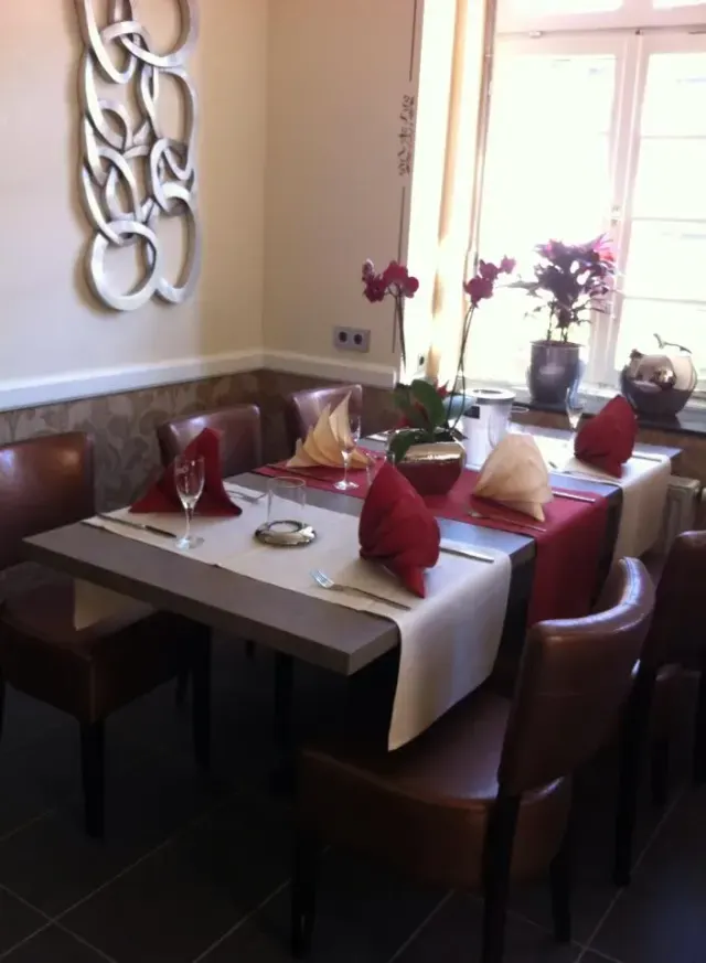 BookNoFees: Restaurace – Haus Drei Könige – Balve – Dům Tří králů, foto 2