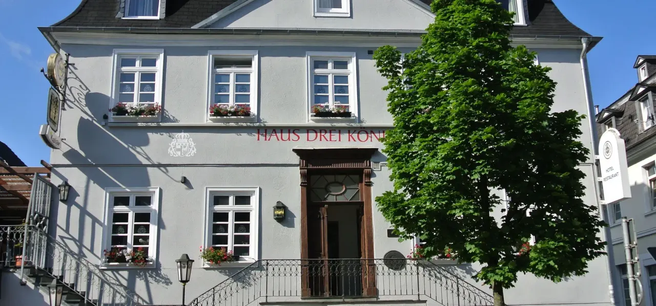 BookNoFees: Restaurace – Haus Drei Könige – Balve – Dům Tří králů, foto 1
