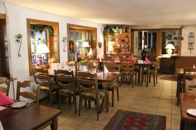 BookNoFees: Restaurace – Gasthof Hester – Bestwig – Hostinec Hester, foto 3