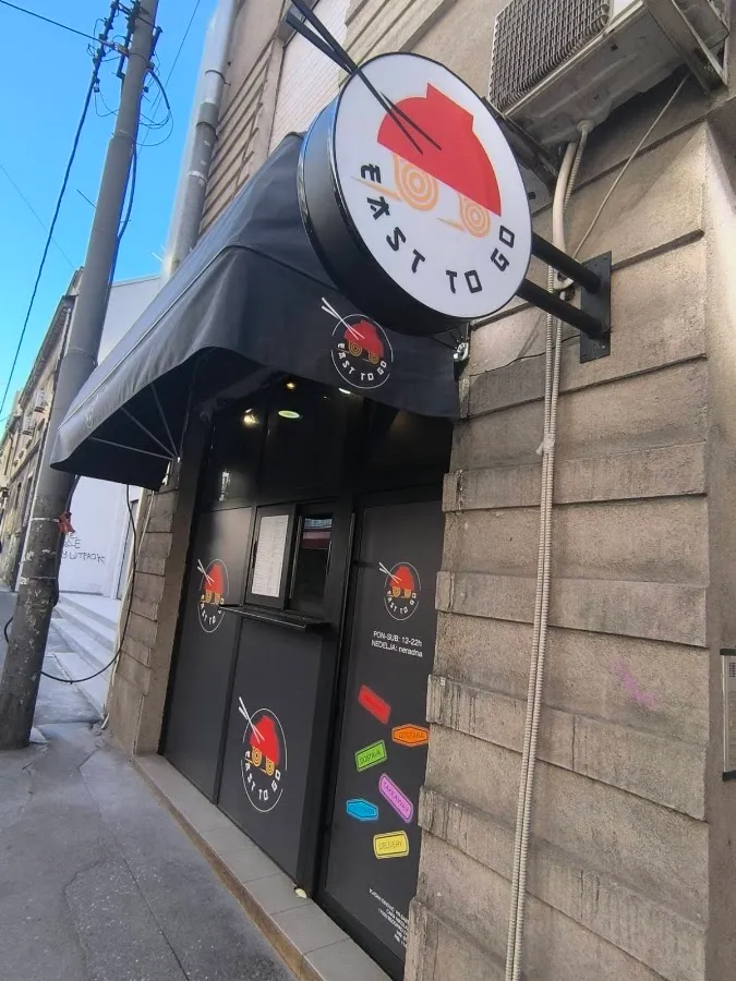 BookNoFees: Občerstvení – East to Go – Belgrade – Na východ, foto 1