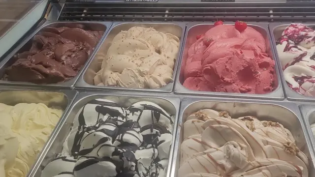 BookNoFees: Restaurace – Eiscafé Italy – Holzwickede – Eiscafé Itálie, foto 3