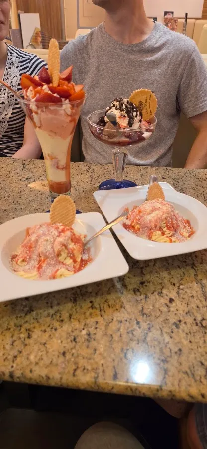 BookNoFees: Restaurace – Eiscafe San Remo – Hattingen – Kavárna San Remo, foto 2