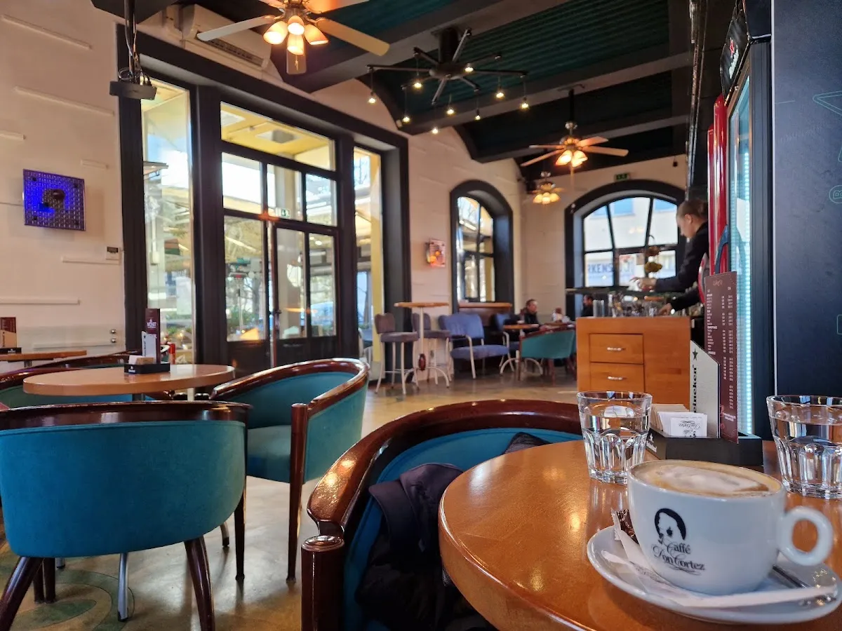 BookNoFees: Kavárna – Cafe Monet – Ljubljana – Café Monet, foto 1