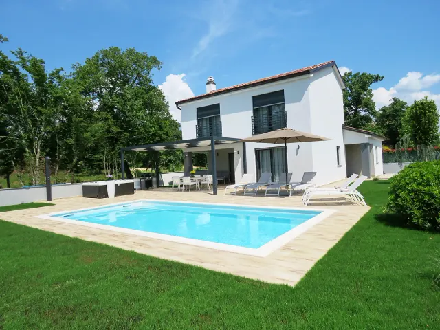 BookNoFees: Villa Cerasela | Elegantní vila nedaleko Rovinje s bazénem, vířivkou a grilem – Kanfanar