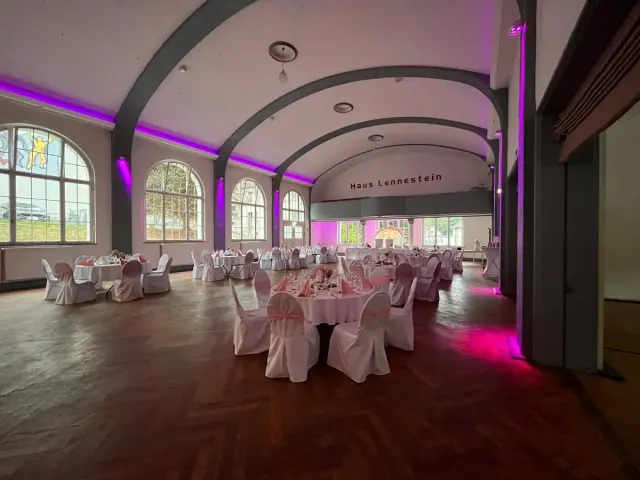 BookNoFees: Haus Lennestein, Altena