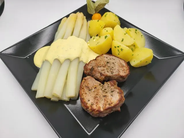 BookNoFees: Restaurace – Haus Lubely – Finnentrop – Dům Lubely, foto 2