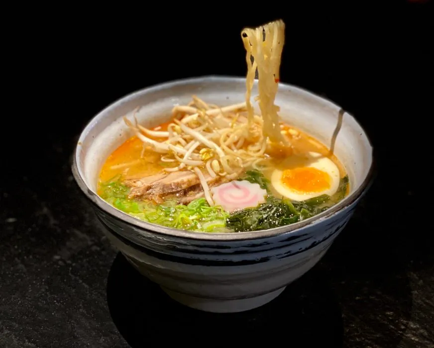 BookNoFees: Restaurace – Kisaki Ramen Lab - Kitchen & Sushi – Rome – Kisaki Ramen Lab – Kuchyně a sushi, foto 1