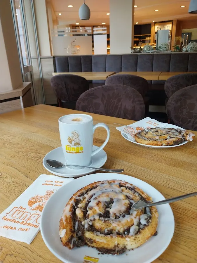 BookNoFees: Pekárna – Bäcker Regina – Wenden – Pekařka Regina, foto 1