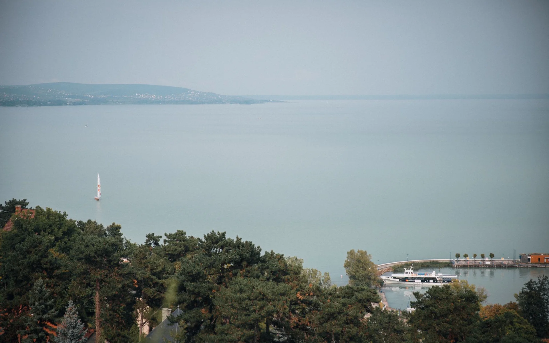 Pohled z Tihany na Balaton