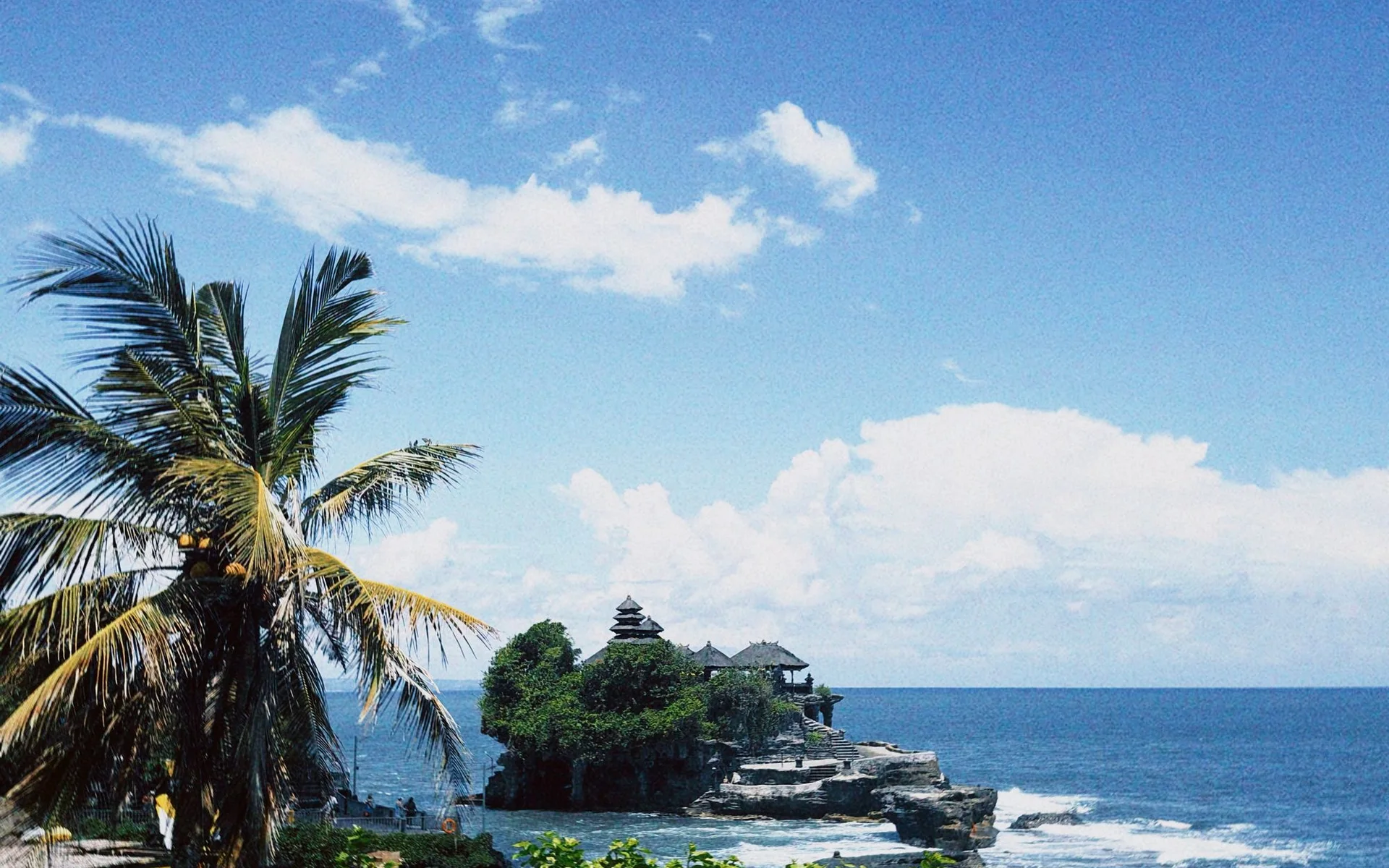 Chrám Tanah Lot na pobřeží Bali